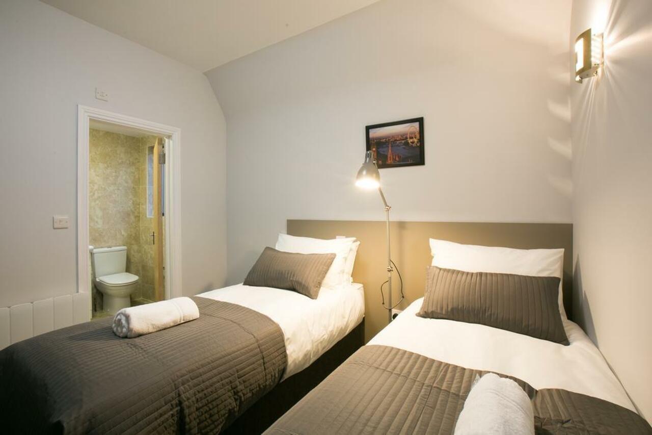 Belvilla Ilford Hill Hotel London Bagian luar foto