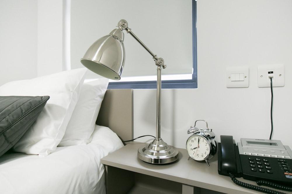Belvilla Ilford Hill Hotel London Bagian luar foto
