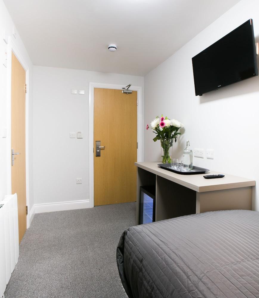 Belvilla Ilford Hill Hotel London Bagian luar foto