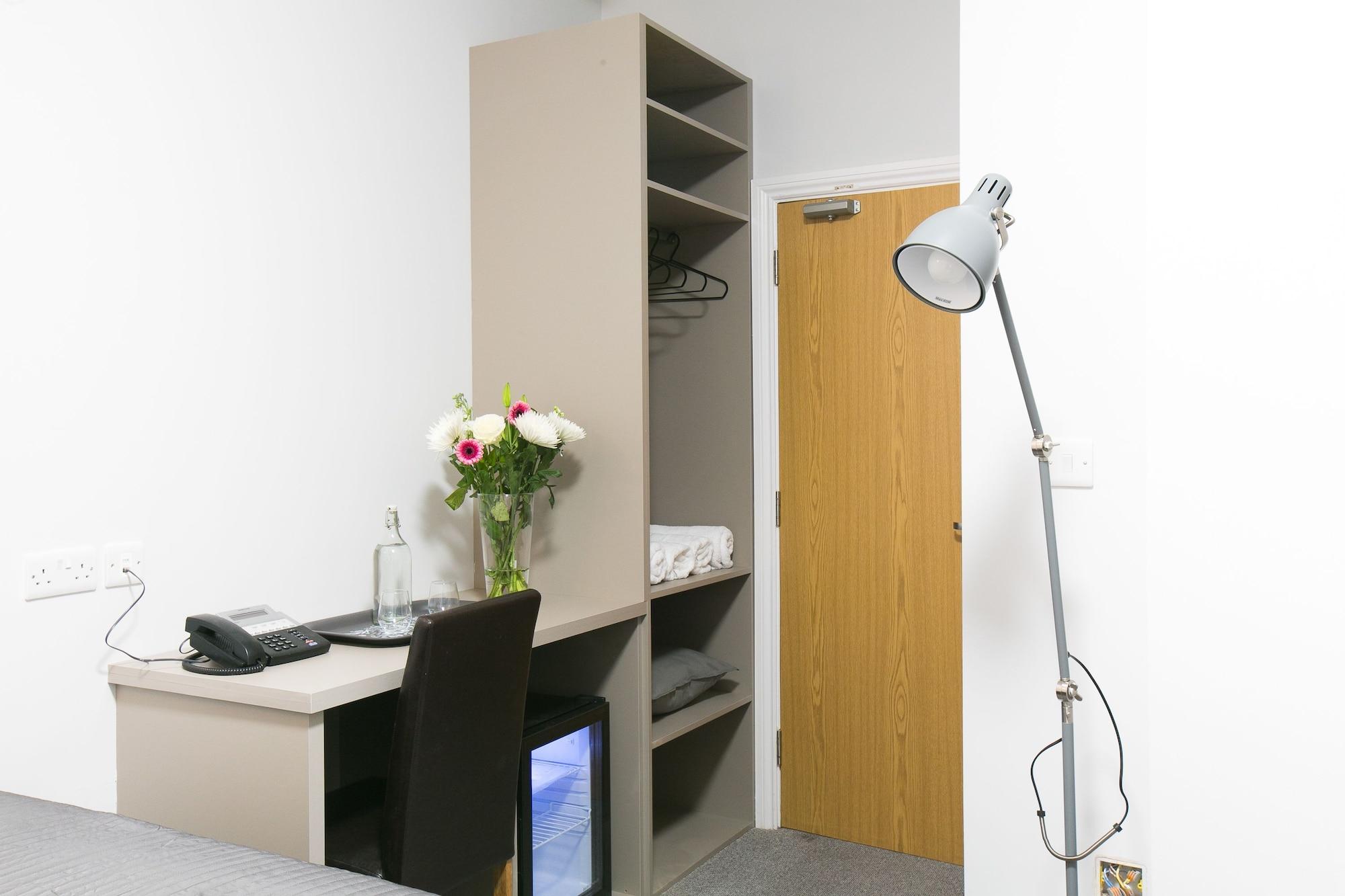 Belvilla Ilford Hill Hotel London Bagian luar foto