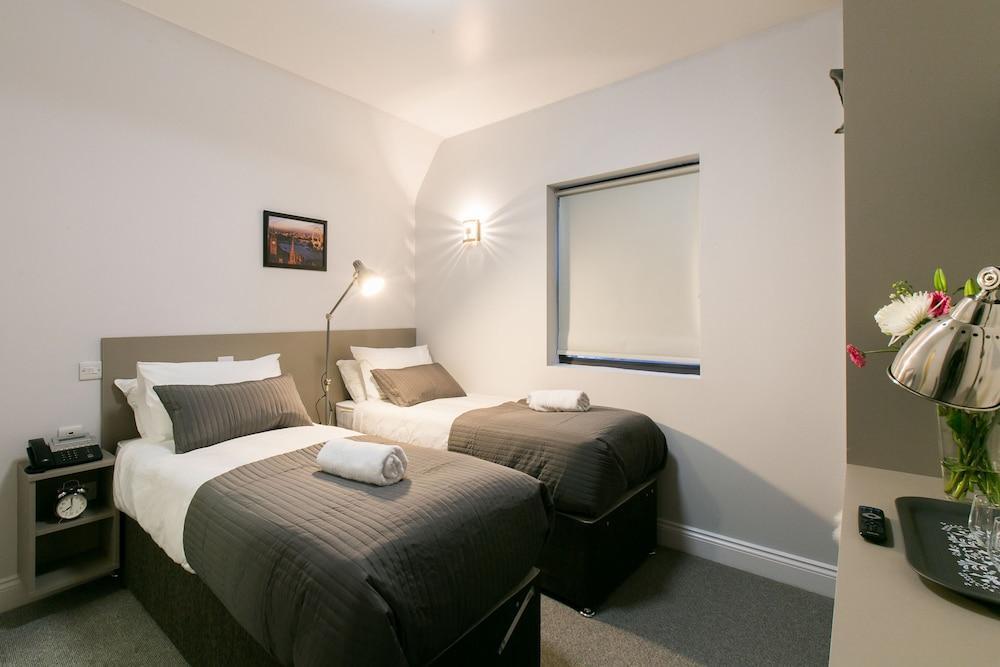 Belvilla Ilford Hill Hotel London Bagian luar foto