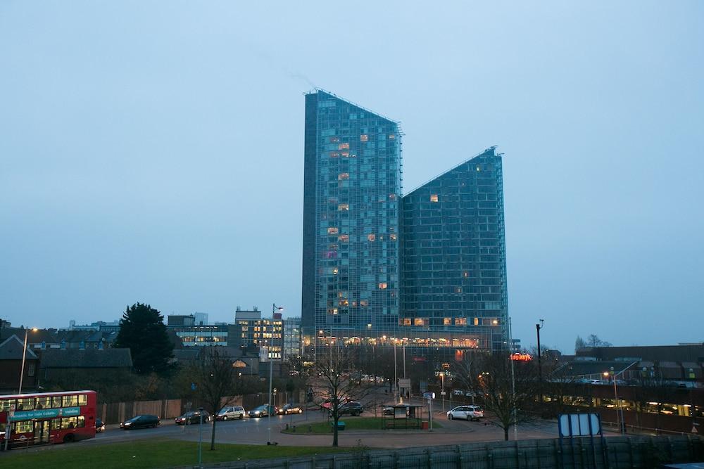 Belvilla Ilford Hill Hotel London Bagian luar foto