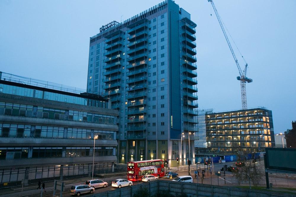 Belvilla Ilford Hill Hotel London Bagian luar foto